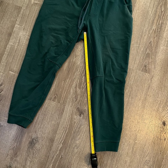 Lululemon men’s City Sweat Jogger in Green Jasper - Picture 12 of 12